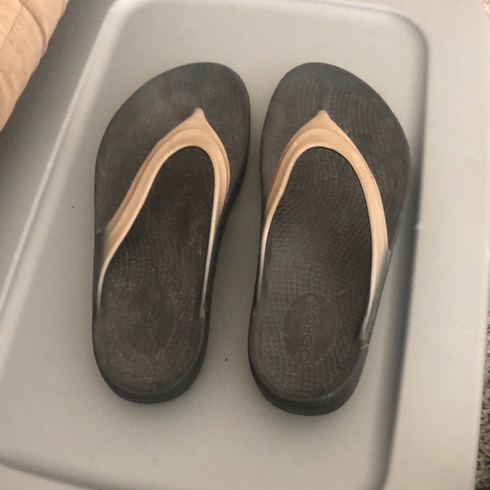 Oofos sandals womens sz 7 tan